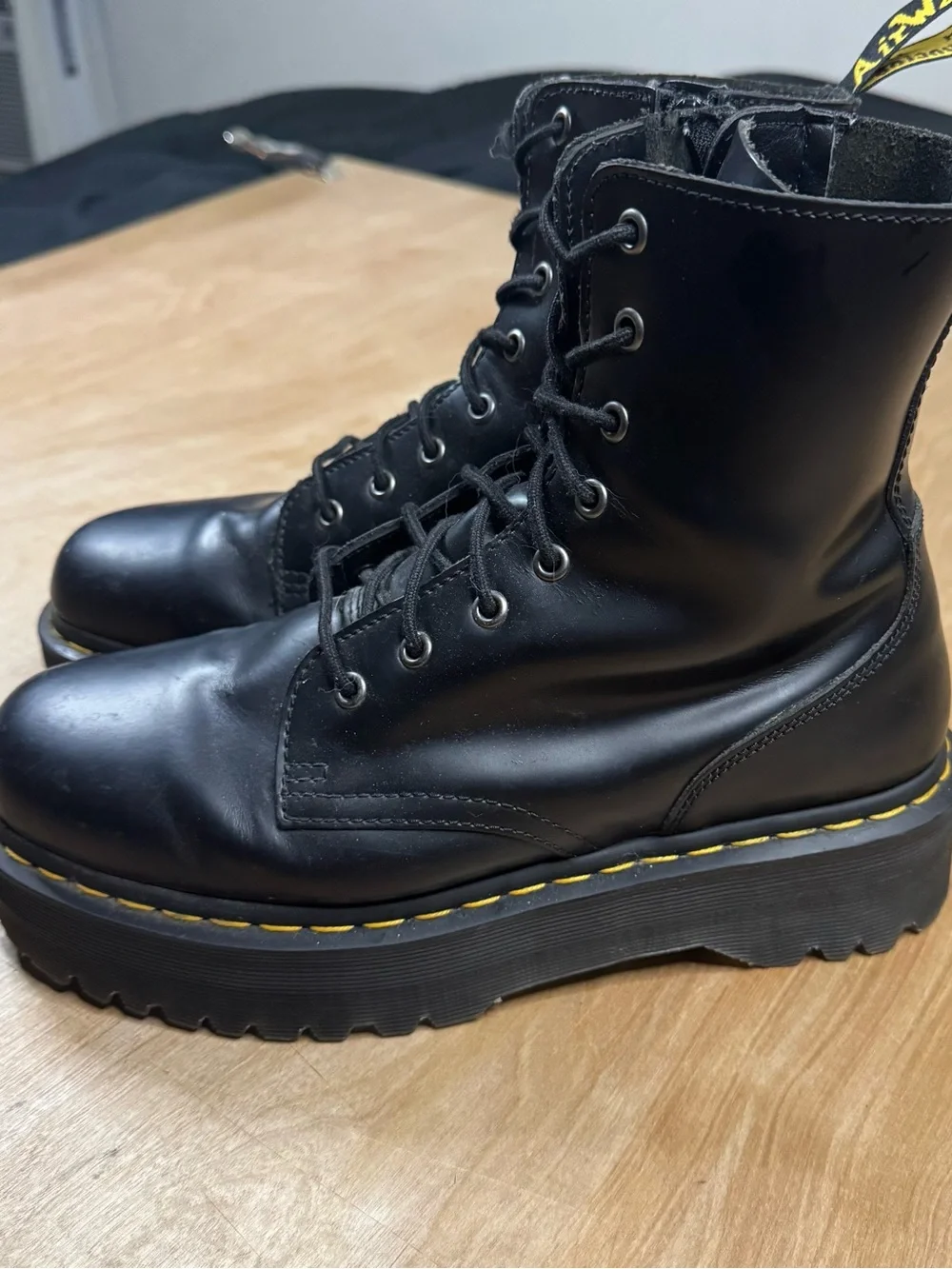 Dr Martens Mens Black Eight Eye platform Boots Size 10.